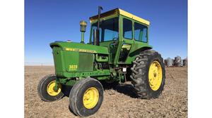  John Deere  With Factory Hinson Cab