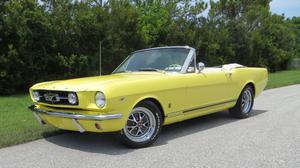  Ford Mustang Convertible