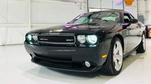  Dodge Challenger SRT-8