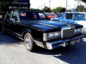  Lincoln Town Car Signature Series