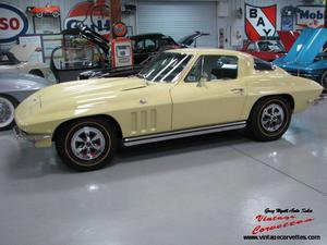  Chevrolet Corvette Coupe / Goldwood Yellow