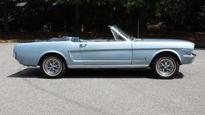  Ford Mustang Convertible