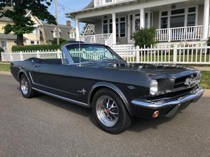  Ford Mustang Convertible