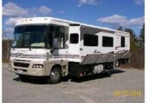  Winnebago Adventurer-Wheelchair Accessible