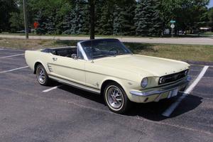  Ford Mustang Convertible