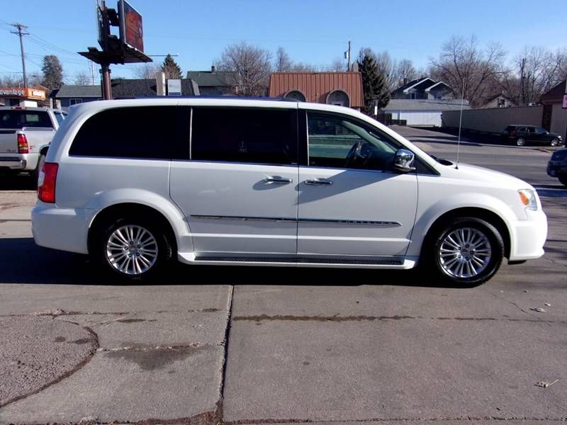  Chrysler Town And Country Limited 4DR Mini Van