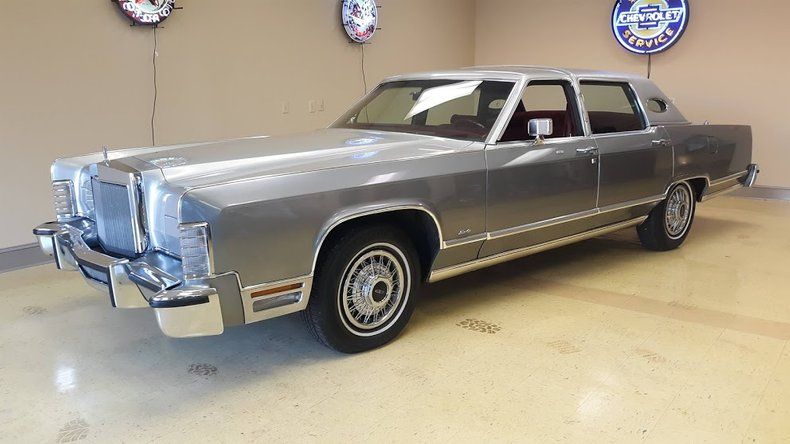  Lincoln Continental Town Car