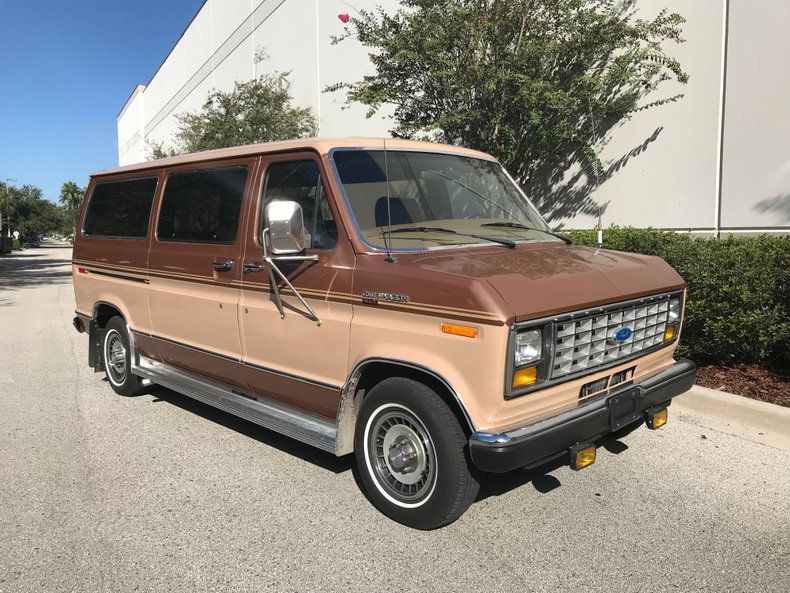  Ford Club Wagon Van