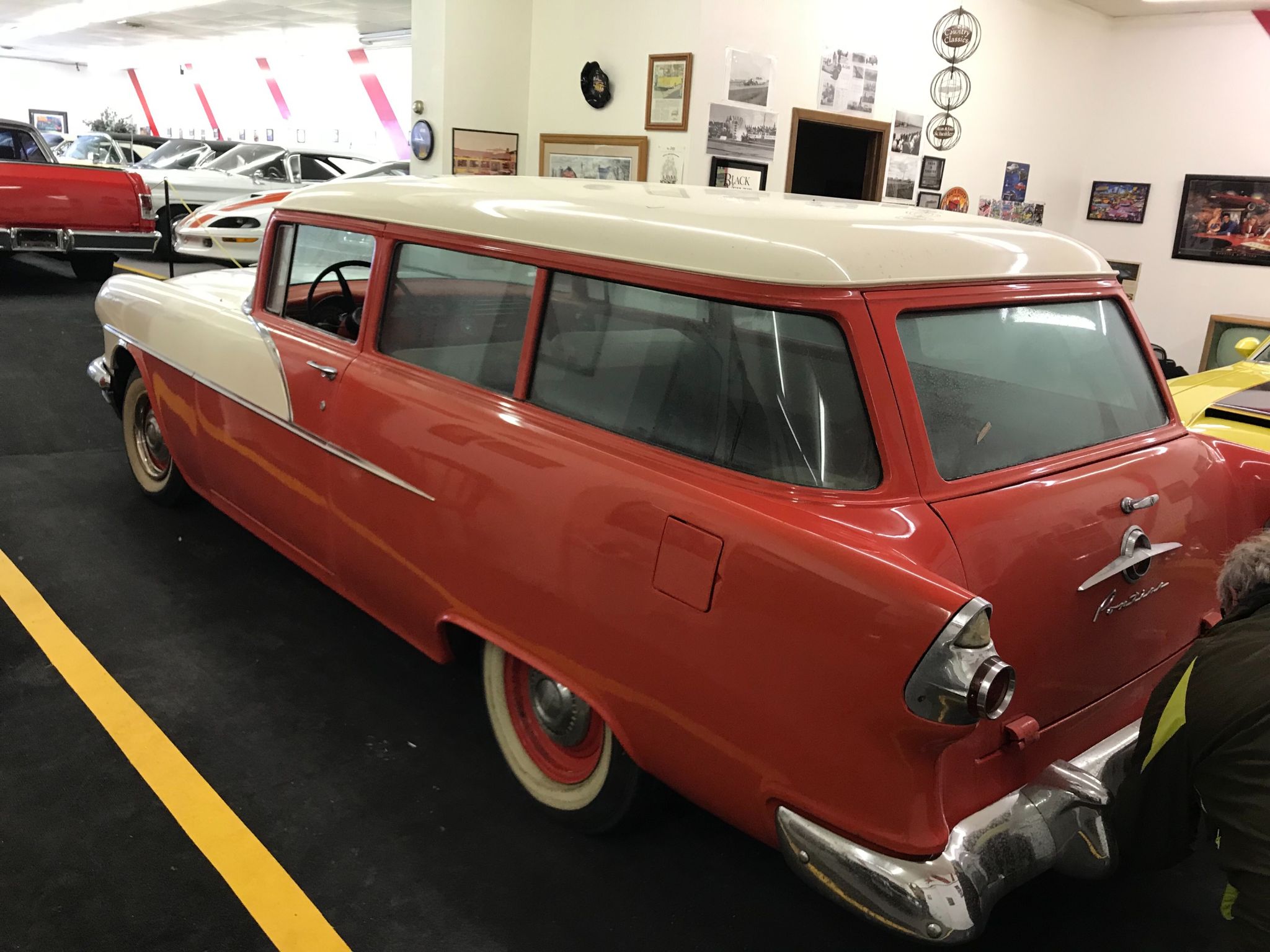  Pontiac 2 DR Wagon