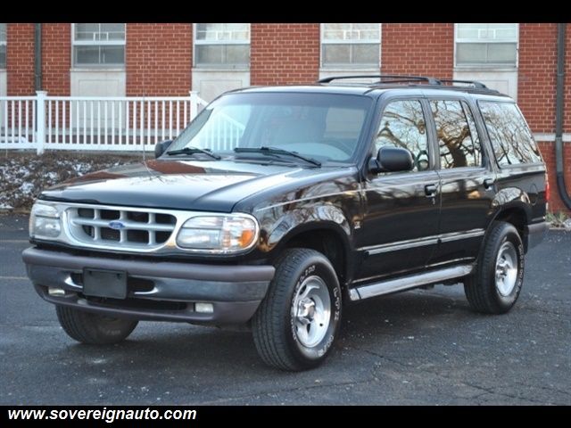  Ford Explorer XLT 4X4 V8 SUV