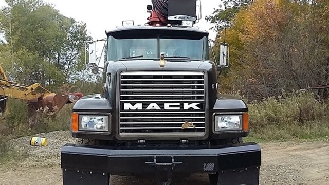  Mack LOG Truck