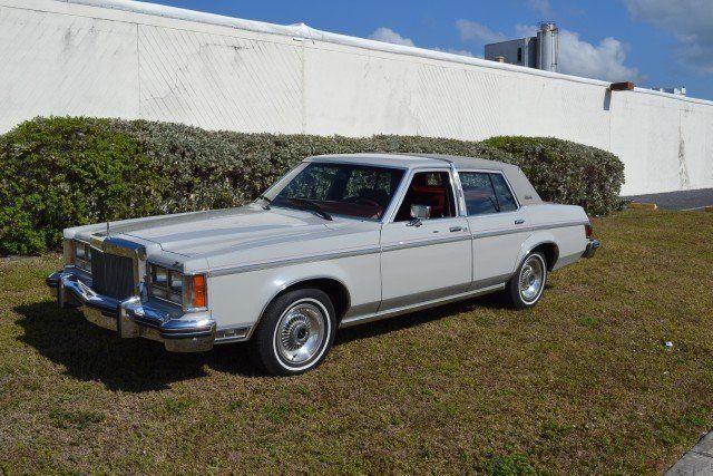  Lincoln Versailles