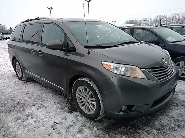  Toyota Sienna XLE