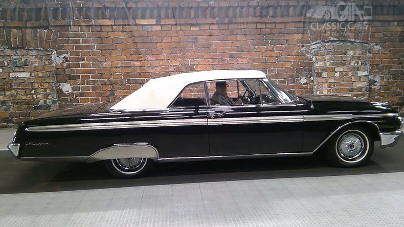  Ford Galaxie Sunliner