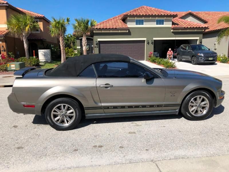  Ford Mustang 2DR Convertible Deluxe