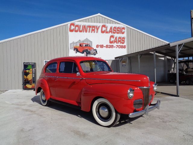  Ford Deluxe 2DR Sedan