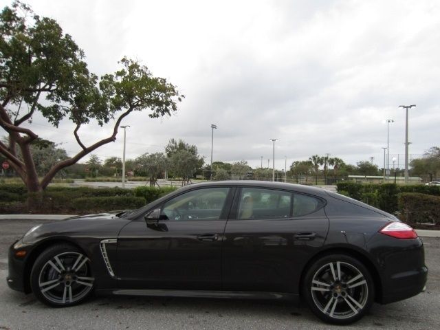  Porsche Panamera Sedan