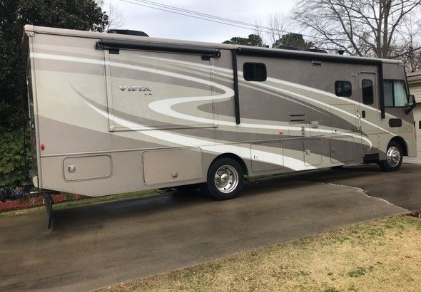  Winnebago Vista LX