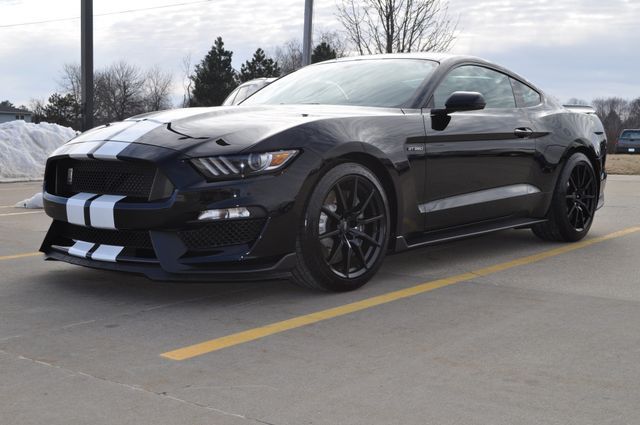  Ford Mustang Shelby GT350 Coupe