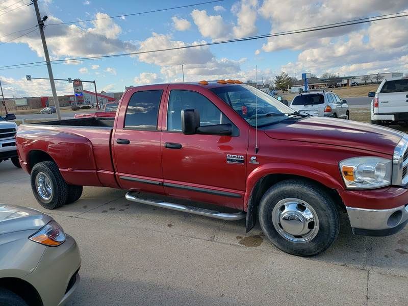  Dodge Ram Pickup  SLT 4X2 4DR Quad Cab 8 FT. LB DRW