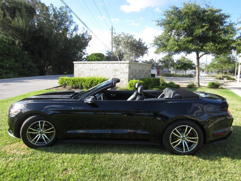  Ford Mustang Ecoboost Premium Convertible