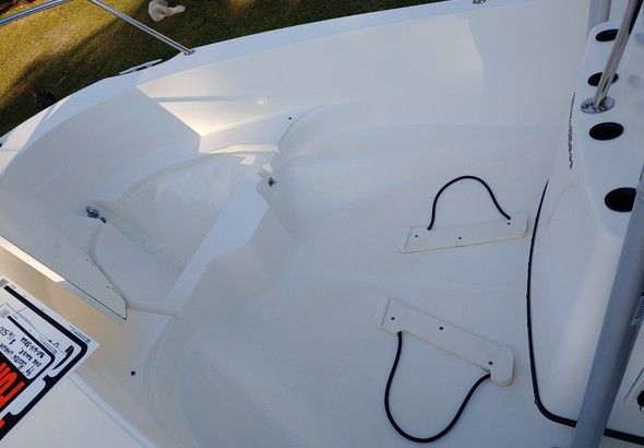  Boston Whaler Dauntless 18CC