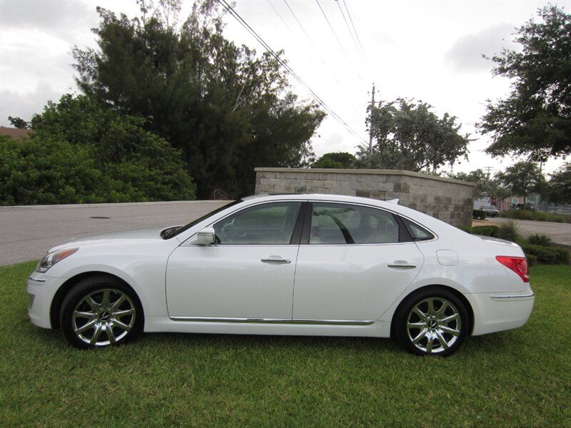  Hyundai Equus Signature Sedan