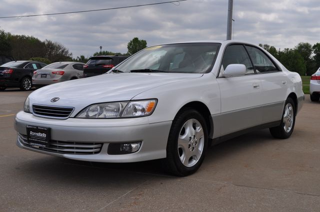  Lexus ES 300 Sedan