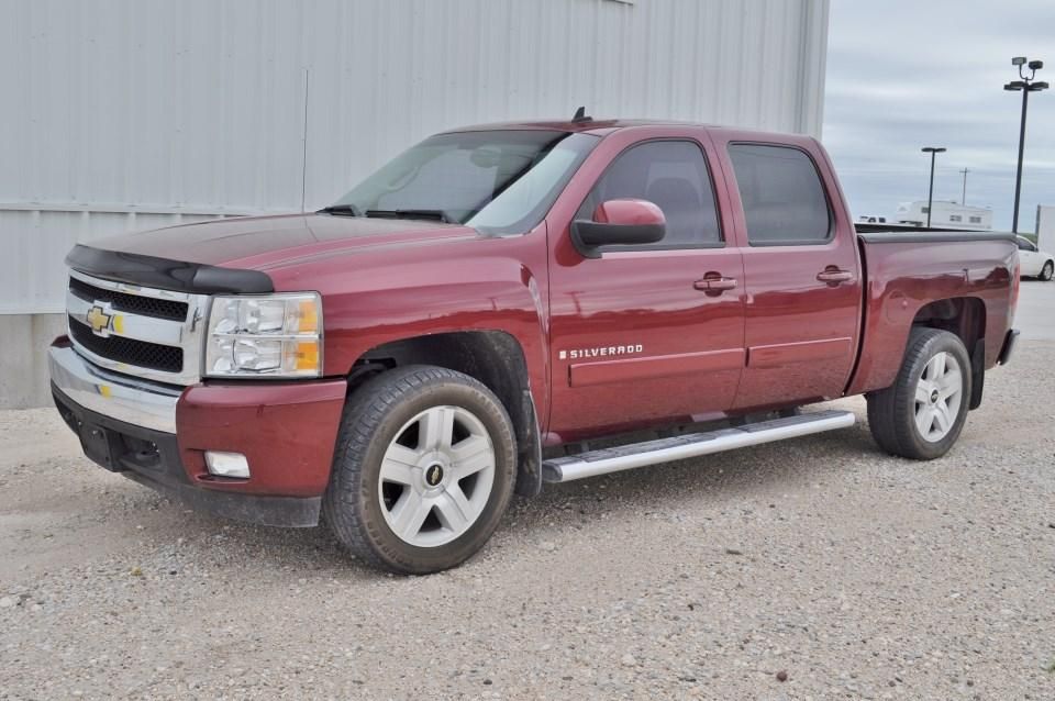  Chevrolet Silverado  LT W/1LT