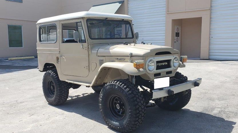  Toyota FJ-40 Land Cruiser