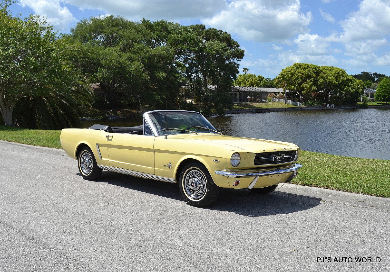  Ford Mustang Convertible