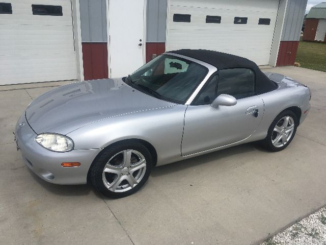  Mazda MX-5 SE Convertible