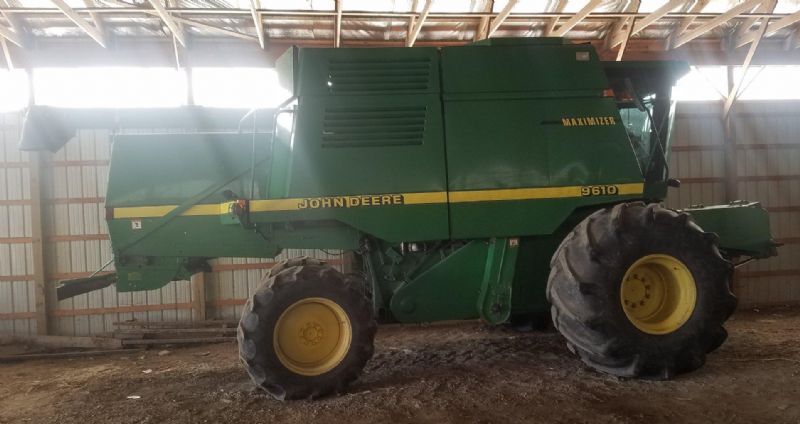  John Deere  Combines