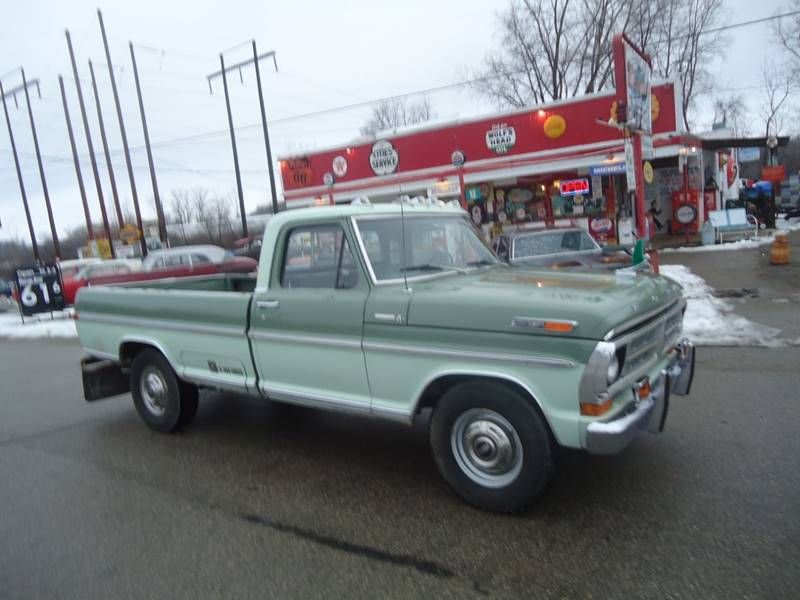  Ford F-250 Camper Special Sport