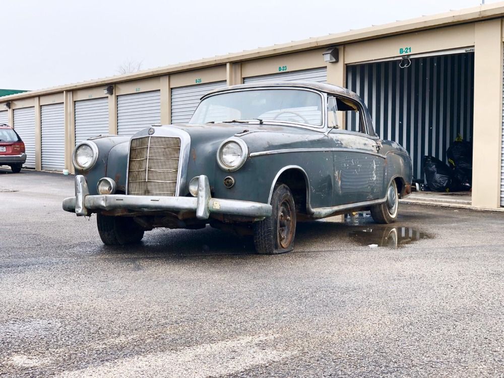  Mercedes-Benz 220S Coupe