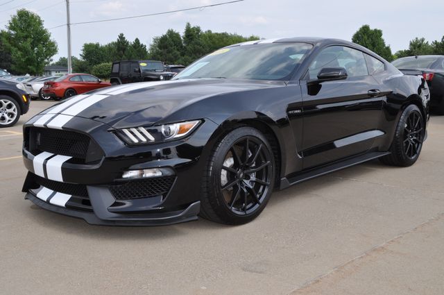  Ford Mustang Shelby GT350 Coupe